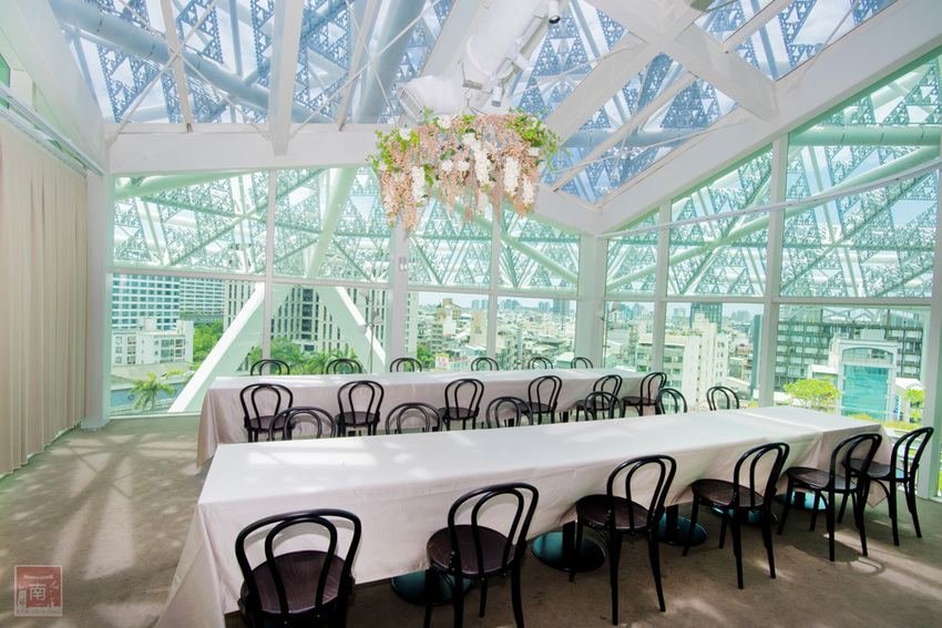 【臺南美食】主廚經典西菜變成經濟外帶餐盒｜老饕必吃爐烤安格斯牛肋眼蒜香蛋炒飯｜台南美術館景觀餐廳｜貼心免下車取餐服務~~美。食光 Lumière - 南人幫