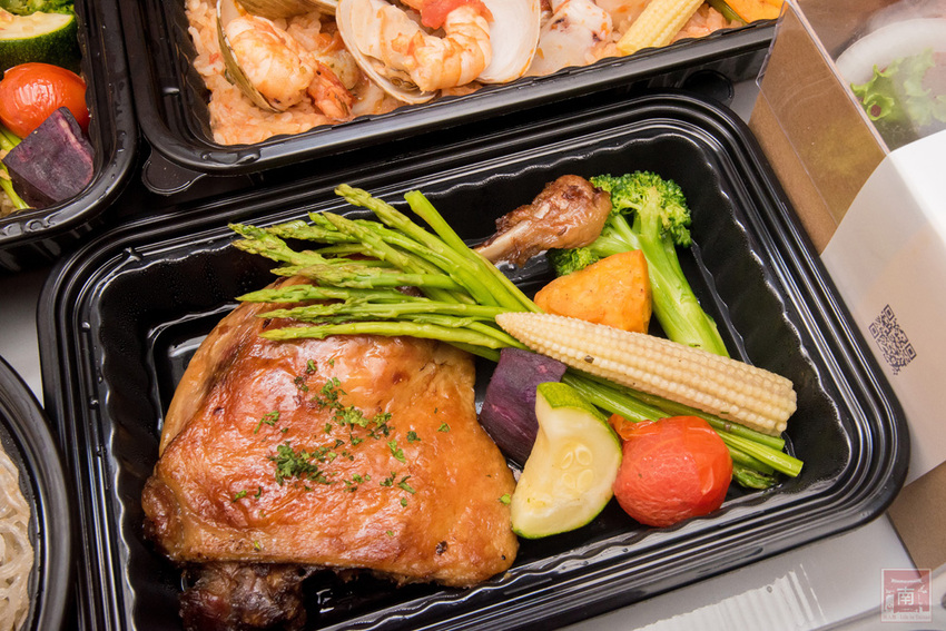 【臺南美食】主廚經典西菜變成經濟外帶餐盒｜老饕必吃爐烤安格斯牛肋眼蒜香蛋炒飯｜台南美術館景觀餐廳｜貼心免下車取餐服務~~美。食光 Lumière - 南人幫