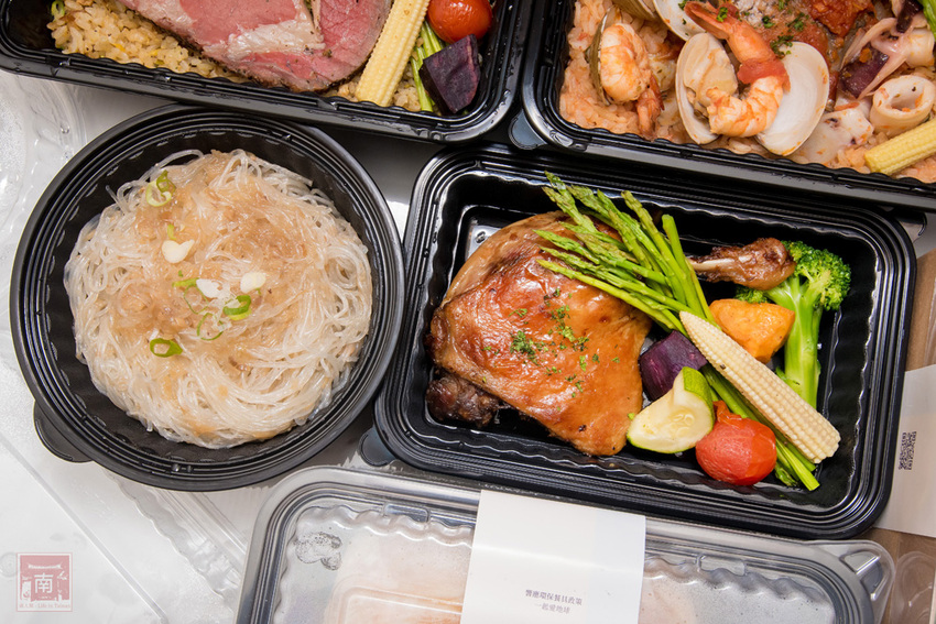 【臺南美食】主廚經典西菜變成經濟外帶餐盒｜老饕必吃爐烤安格斯牛肋眼蒜香蛋炒飯｜台南美術館景觀餐廳｜貼心免下車取餐服務~~美。食光 Lumière - 南人幫