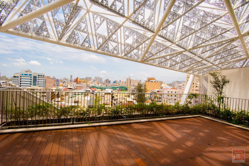 【臺南美食】主廚經典西菜變成經濟外帶餐盒｜老饕必吃爐烤安格斯牛肋眼蒜香蛋炒飯｜台南美術館景觀餐廳｜貼心免下車取餐服務~~美。食光 Lumière - 南人幫