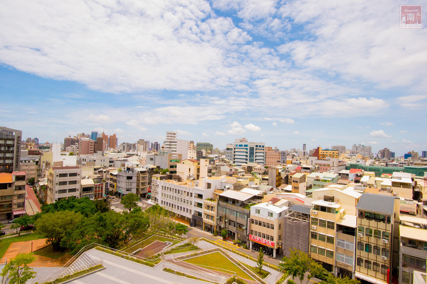 【臺南美食】主廚經典西菜變成經濟外帶餐盒｜老饕必吃爐烤安格斯牛肋眼蒜香蛋炒飯｜台南美術館景觀餐廳｜貼心免下車取餐服務~~美。食光 Lumière - 南人幫