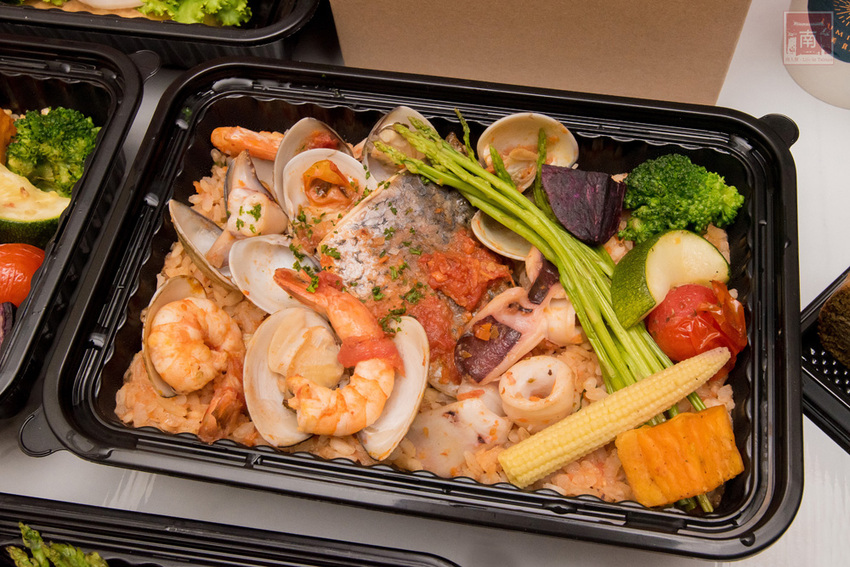 【臺南美食】主廚經典西菜變成經濟外帶餐盒｜老饕必吃爐烤安格斯牛肋眼蒜香蛋炒飯｜台南美術館景觀餐廳｜貼心免下車取餐服務~~美。食光 Lumière - 南人幫