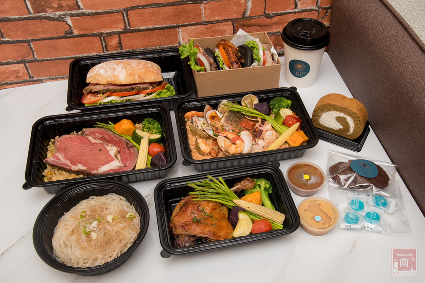 【臺南美食】主廚經典西菜變成經濟外帶餐盒｜老饕必吃爐烤安格斯牛肋眼蒜香蛋炒飯｜台南美術館景觀餐廳｜貼心免下車取餐服務~~美。食光 Lumière - 南人幫