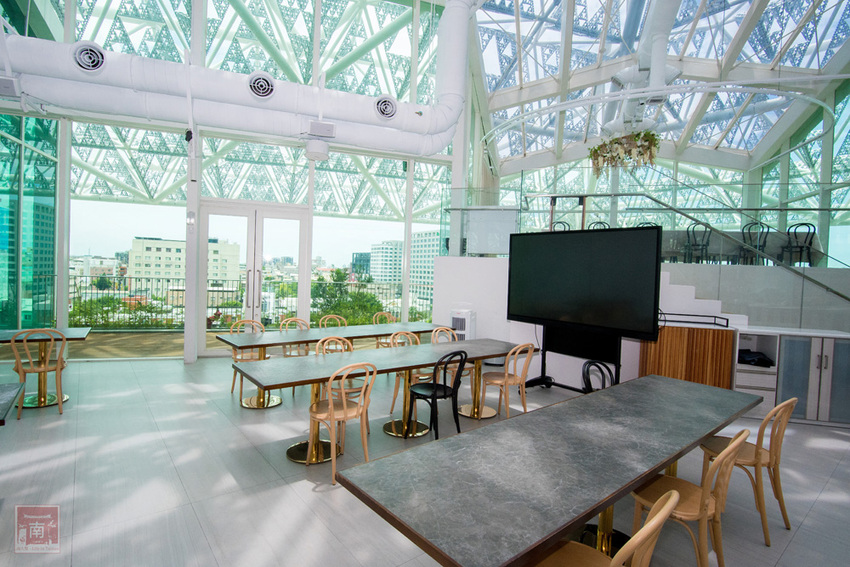 【臺南美食】主廚經典西菜變成經濟外帶餐盒｜老饕必吃爐烤安格斯牛肋眼蒜香蛋炒飯｜台南美術館景觀餐廳｜貼心免下車取餐服務~~美。食光 Lumière - 南人幫