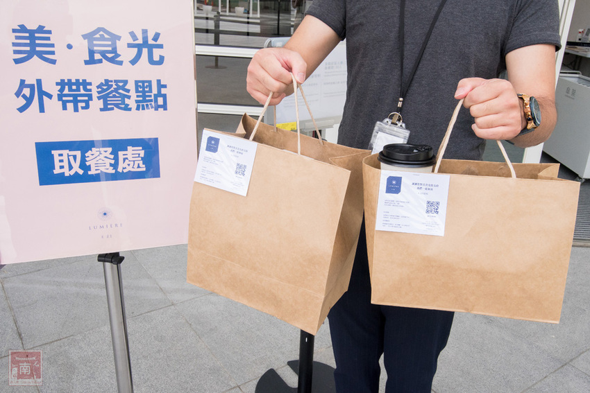 【臺南美食】主廚經典西菜變成經濟外帶餐盒｜老饕必吃爐烤安格斯牛肋眼蒜香蛋炒飯｜台南美術館景觀餐廳｜貼心免下車取餐服務~~美。食光 Lumière - 南人幫