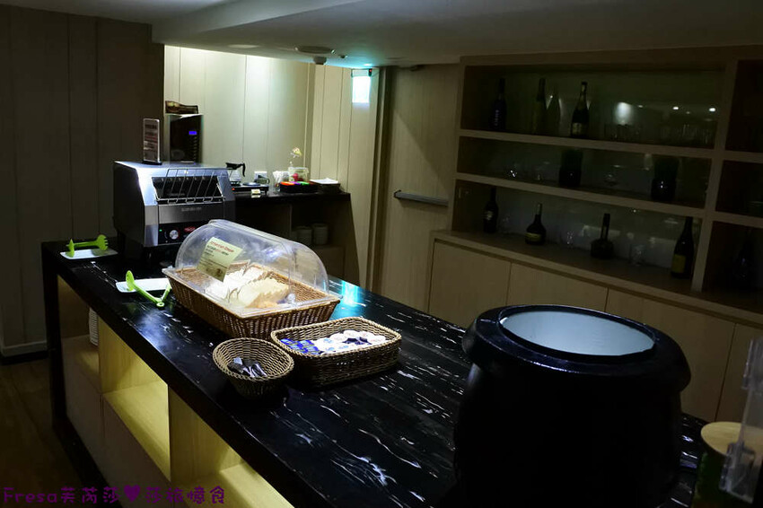 台中飯店【世聯商旅】素雅新穎質感設計.餐廳聚餐交通便利的住宿飯店.文心崇德捷運站走路就到│文心國小│台中旅宿 - Fresa芙芮莎♥莎旅憶食