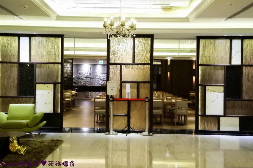 台中飯店【世聯商旅】素雅新穎質感設計.餐廳聚餐交通便利的住宿飯店.文心崇德捷運站走路就到│文心國小│台中旅宿 - Fresa芙芮莎♥莎旅憶食