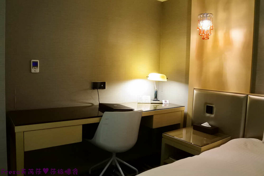 台中飯店【世聯商旅】素雅新穎質感設計.餐廳聚餐交通便利的住宿飯店.文心崇德捷運站走路就到│文心國小│台中旅宿 - Fresa芙芮莎♥莎旅憶食