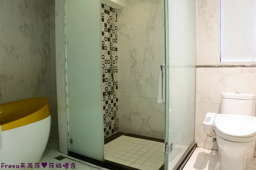 台中飯店【世聯商旅】素雅新穎質感設計.餐廳聚餐交通便利的住宿飯店.文心崇德捷運站走路就到│文心國小│台中旅宿 - Fresa芙芮莎♥莎旅憶食