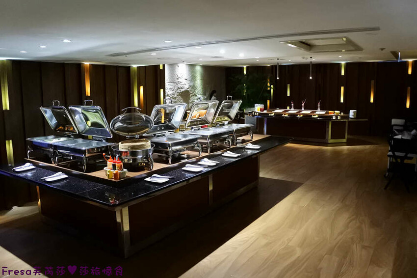 台中飯店【世聯商旅】素雅新穎質感設計.餐廳聚餐交通便利的住宿飯店.文心崇德捷運站走路就到│文心國小│台中旅宿 - Fresa芙芮莎♥莎旅憶食