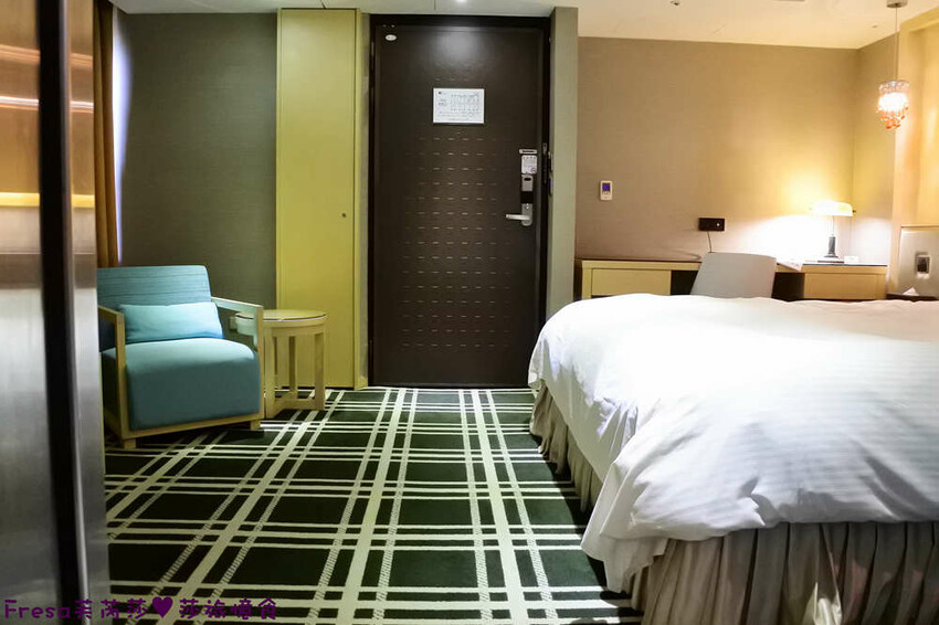 台中飯店【世聯商旅】素雅新穎質感設計.餐廳聚餐交通便利的住宿飯店.文心崇德捷運站走路就到│文心國小│台中旅宿 - Fresa芙芮莎♥莎旅憶食