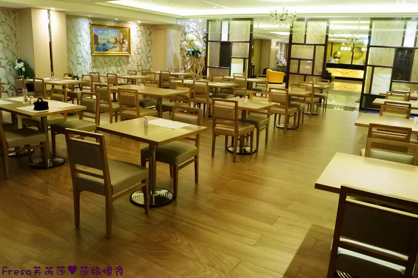 台中飯店【世聯商旅】素雅新穎質感設計.餐廳聚餐交通便利的住宿飯店.文心崇德捷運站走路就到│文心國小│台中旅宿 - Fresa芙芮莎♥莎旅憶食