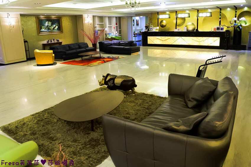 台中飯店【世聯商旅】素雅新穎質感設計.餐廳聚餐交通便利的住宿飯店.文心崇德捷運站走路就到│文心國小│台中旅宿 - Fresa芙芮莎♥莎旅憶食