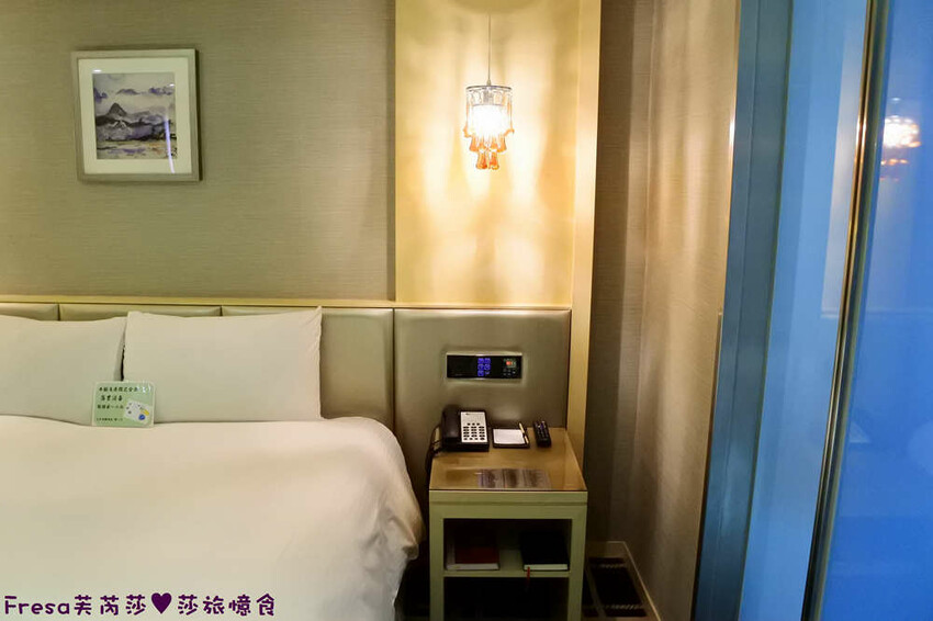 台中飯店【世聯商旅】素雅新穎質感設計.餐廳聚餐交通便利的住宿飯店.文心崇德捷運站走路就到│文心國小│台中旅宿 - Fresa芙芮莎♥莎旅憶食