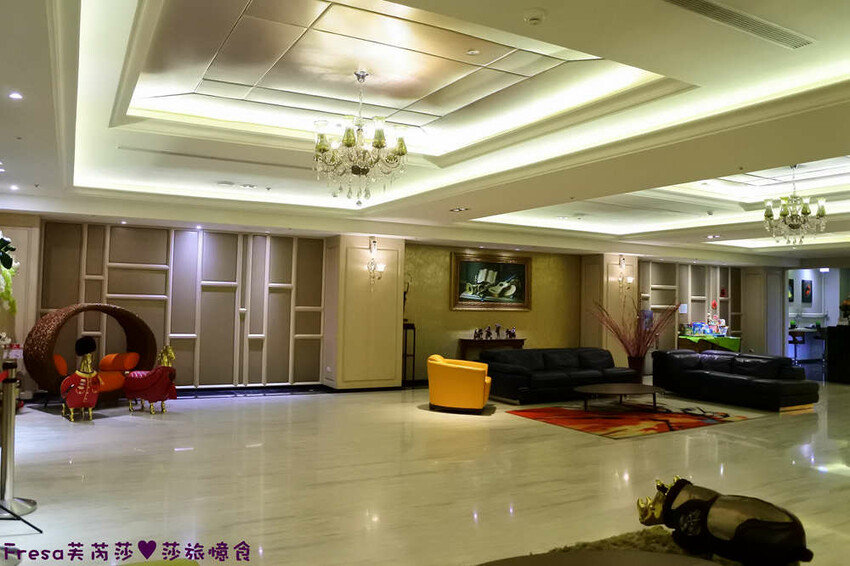台中飯店【世聯商旅】素雅新穎質感設計.餐廳聚餐交通便利的住宿飯店.文心崇德捷運站走路就到│文心國小│台中旅宿 - Fresa芙芮莎♥莎旅憶食