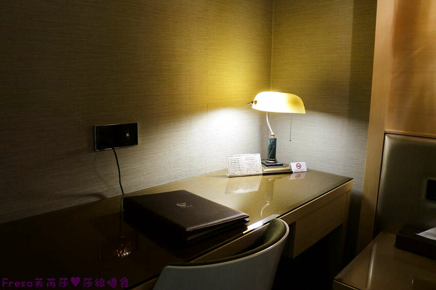 台中飯店【世聯商旅】素雅新穎質感設計.餐廳聚餐交通便利的住宿飯店.文心崇德捷運站走路就到│文心國小│台中旅宿 - Fresa芙芮莎♥莎旅憶食