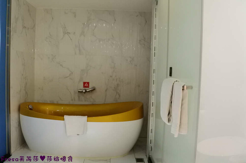 台中飯店【世聯商旅】素雅新穎質感設計.餐廳聚餐交通便利的住宿飯店.文心崇德捷運站走路就到│文心國小│台中旅宿 - Fresa芙芮莎♥莎旅憶食