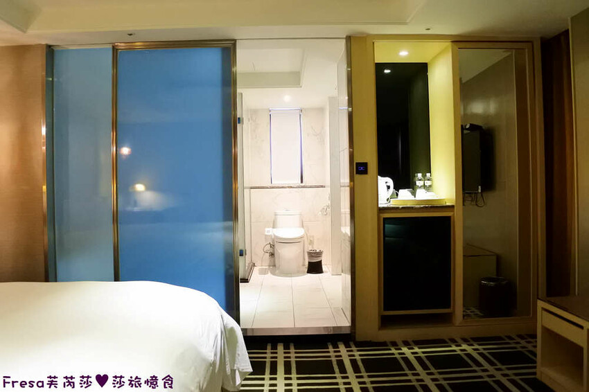 台中飯店【世聯商旅】素雅新穎質感設計.餐廳聚餐交通便利的住宿飯店.文心崇德捷運站走路就到│文心國小│台中旅宿 - Fresa芙芮莎♥莎旅憶食