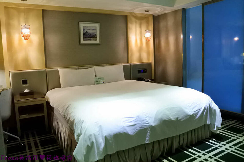 台中飯店【世聯商旅】素雅新穎質感設計.餐廳聚餐交通便利的住宿飯店.文心崇德捷運站走路就到│文心國小│台中旅宿 - Fresa芙芮莎♥莎旅憶食