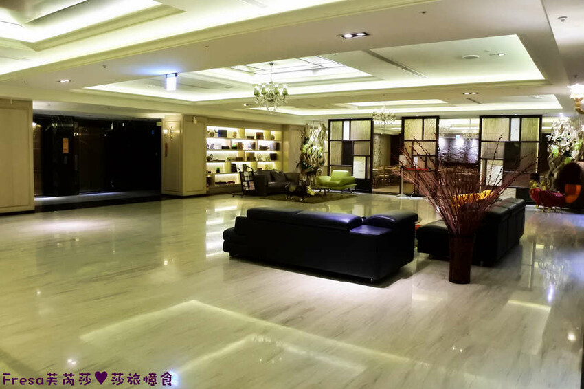 台中飯店【世聯商旅】素雅新穎質感設計.餐廳聚餐交通便利的住宿飯店.文心崇德捷運站走路就到│文心國小│台中旅宿 - Fresa芙芮莎♥莎旅憶食