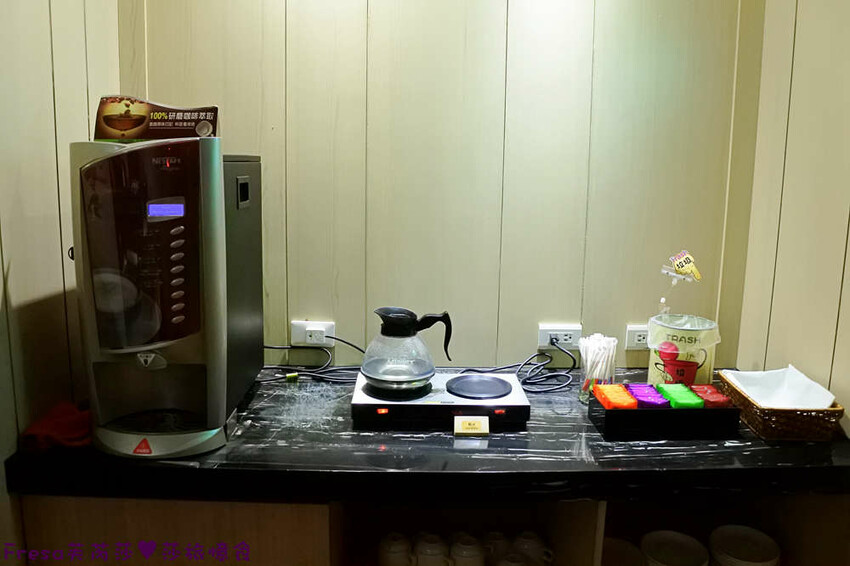 台中飯店【世聯商旅】素雅新穎質感設計.餐廳聚餐交通便利的住宿飯店.文心崇德捷運站走路就到│文心國小│台中旅宿 - Fresa芙芮莎♥莎旅憶食