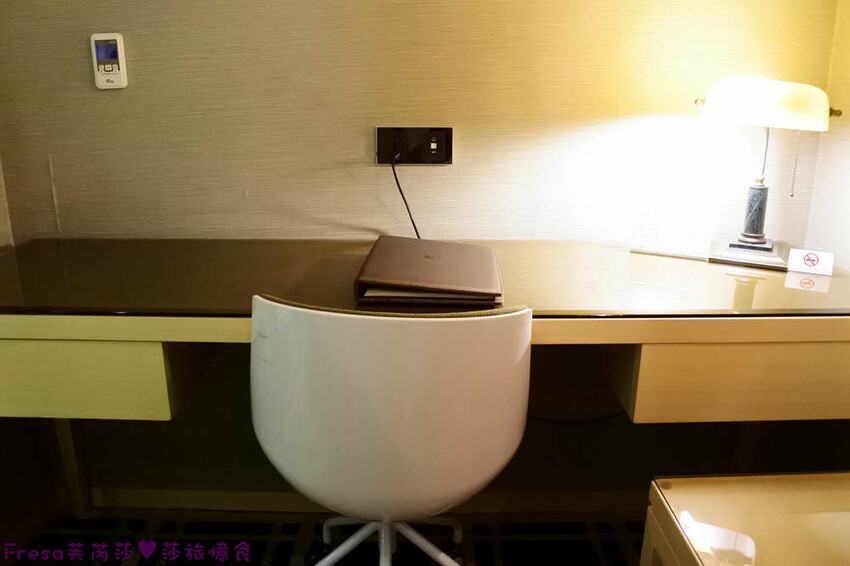 台中飯店【世聯商旅】素雅新穎質感設計.餐廳聚餐交通便利的住宿飯店.文心崇德捷運站走路就到│文心國小│台中旅宿 - Fresa芙芮莎♥莎旅憶食