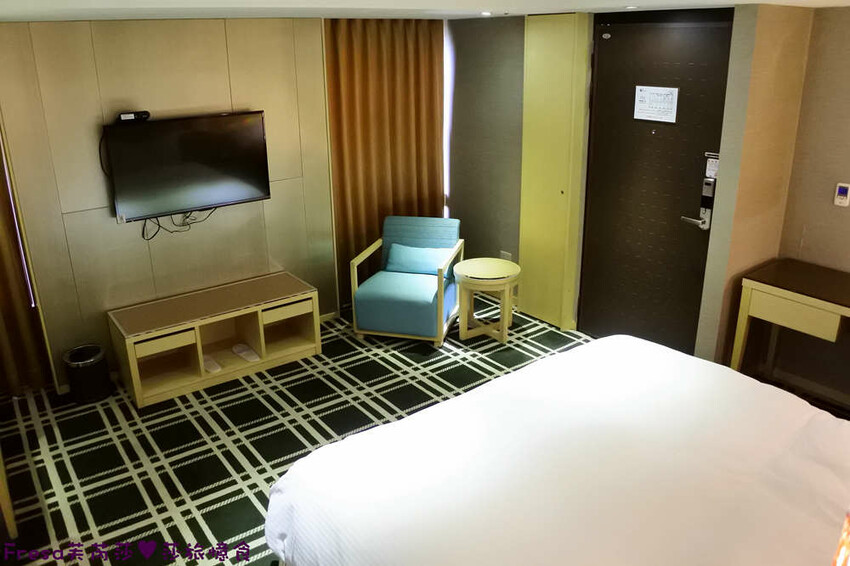 台中飯店【世聯商旅】素雅新穎質感設計.餐廳聚餐交通便利的住宿飯店.文心崇德捷運站走路就到│文心國小│台中旅宿 - Fresa芙芮莎♥莎旅憶食