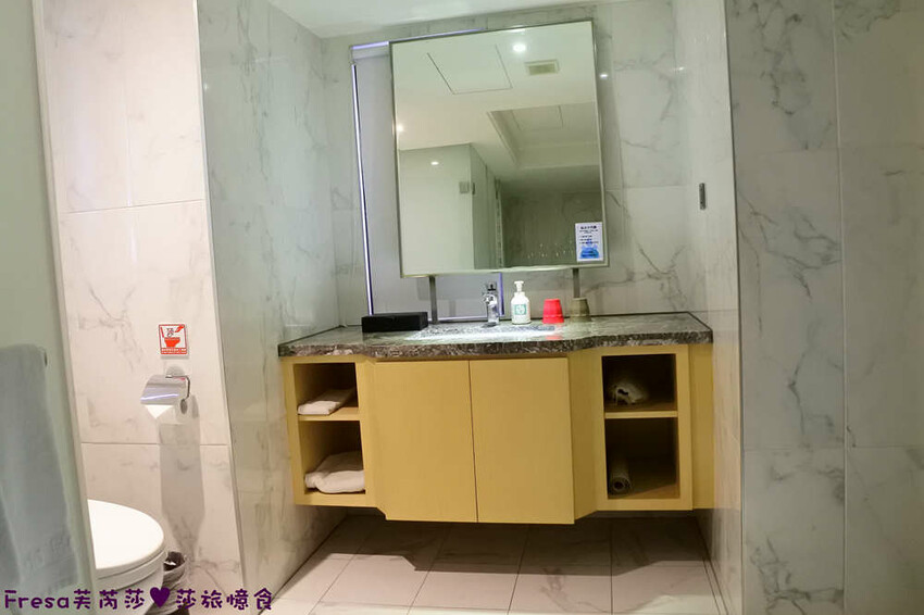 台中飯店【世聯商旅】素雅新穎質感設計.餐廳聚餐交通便利的住宿飯店.文心崇德捷運站走路就到│文心國小│台中旅宿 - Fresa芙芮莎♥莎旅憶食