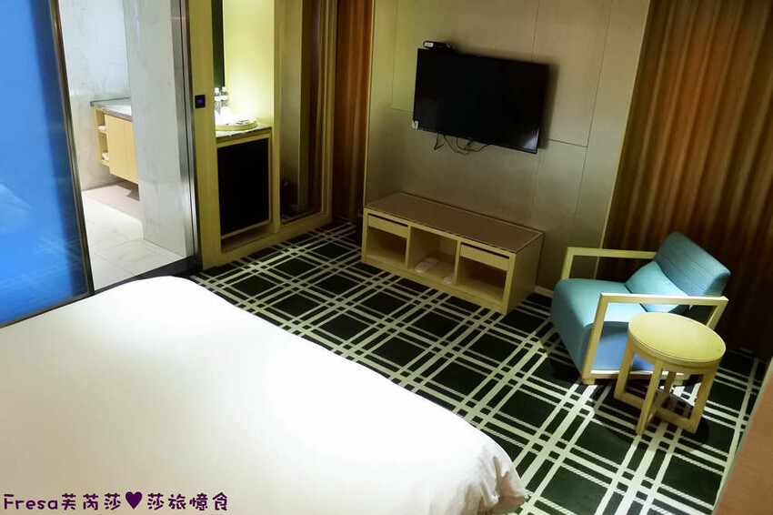 台中飯店【世聯商旅】素雅新穎質感設計.餐廳聚餐交通便利的住宿飯店.文心崇德捷運站走路就到│文心國小│台中旅宿 - Fresa芙芮莎♥莎旅憶食