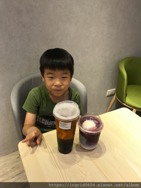 推薦使用在地台灣好茶和新鮮現榨鮮果的禮采芙 北醫飲料 新店開幕