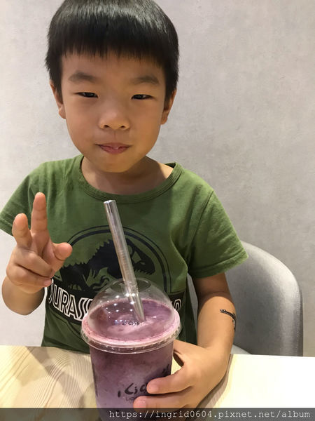 推薦使用在地台灣好茶和新鮮現榨鮮果的禮采芙 北醫飲料 新店開幕