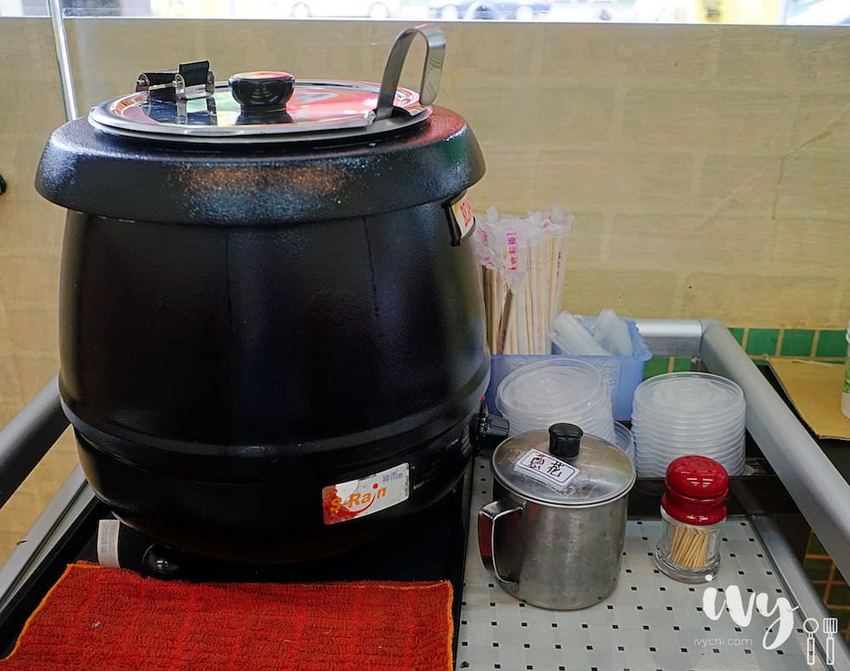 後廚手作餐盒|台中西區精緻平價便當，人氣雙拼厚片醃製梅花豬和新鮮鯖魚，一定要配超脆辣的菜脯，下飯又飽足！