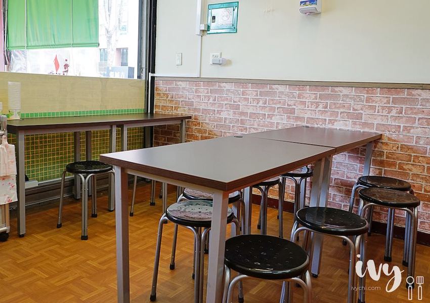 後廚手作餐盒|台中西區精緻平價便當，人氣雙拼厚片醃製梅花豬和新鮮鯖魚，一定要配超脆辣的菜脯，下飯又飽足！