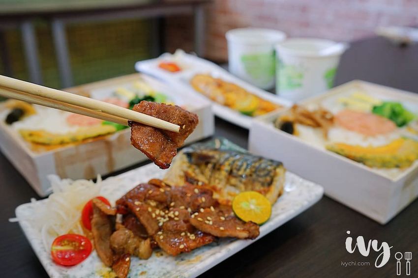 後廚手作餐盒|台中西區精緻平價便當，人氣雙拼厚片醃製梅花豬和新鮮鯖魚，一定要配超脆辣的菜脯，下飯又飽足！