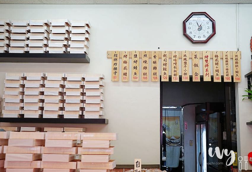 後廚手作餐盒|台中西區精緻平價便當，人氣雙拼厚片醃製梅花豬和新鮮鯖魚，一定要配超脆辣的菜脯，下飯又飽足！