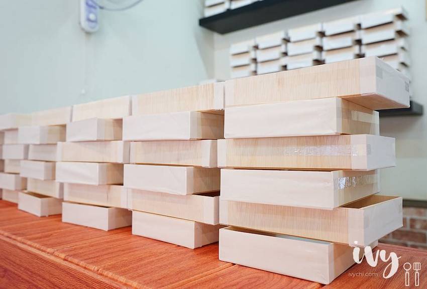 後廚手作餐盒|台中西區精緻平價便當，人氣雙拼厚片醃製梅花豬和新鮮鯖魚，一定要配超脆辣的菜脯，下飯又飽足！