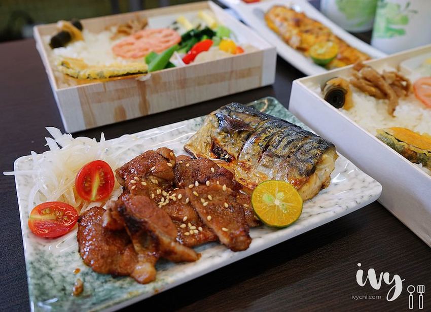 後廚手作餐盒|台中西區精緻平價便當，人氣雙拼厚片醃製梅花豬和新鮮鯖魚，一定要配超脆辣的菜脯，下飯又飽足！