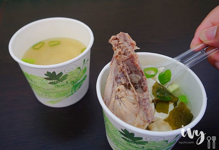 後廚手作餐盒|台中西區精緻平價便當，人氣雙拼厚片醃製梅花豬和新鮮鯖魚，一定要配超脆辣的菜脯，下飯又飽足！