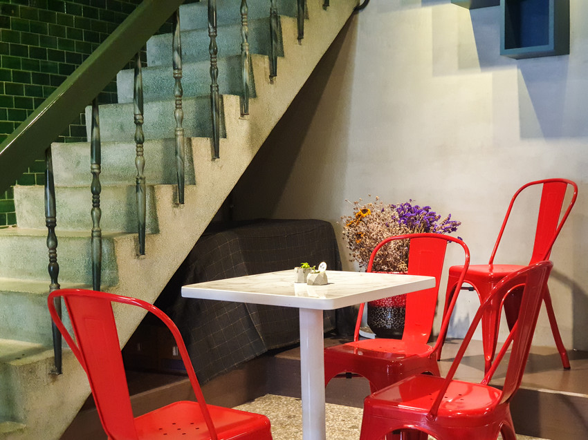 高雄美食||榛果怪-真搞怪!如咖啡廳般舒適，每日還會推出不同口味的義式冰淇淋||楠梓區、高雄冰品