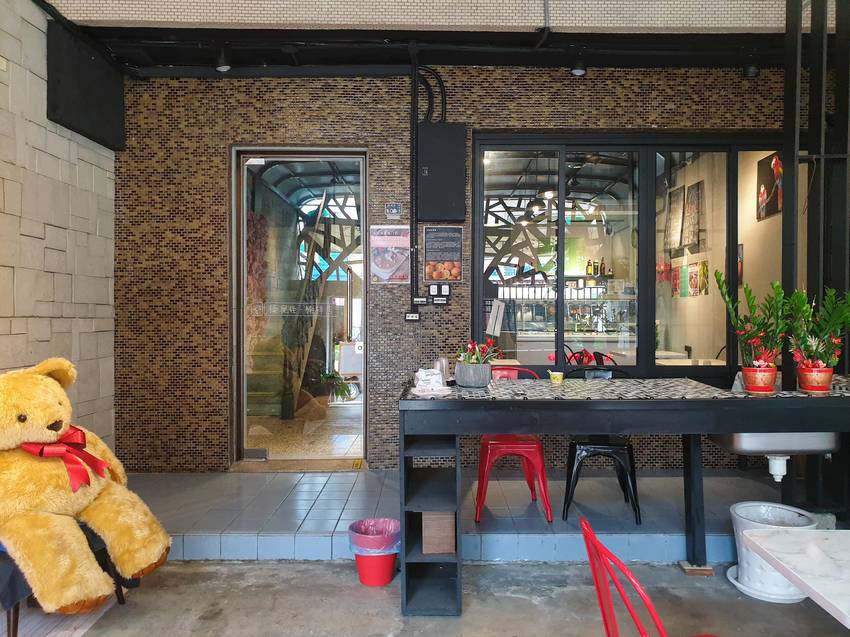 高雄美食||榛果怪-真搞怪!如咖啡廳般舒適，每日還會推出不同口味的義式冰淇淋||楠梓區、高雄冰品