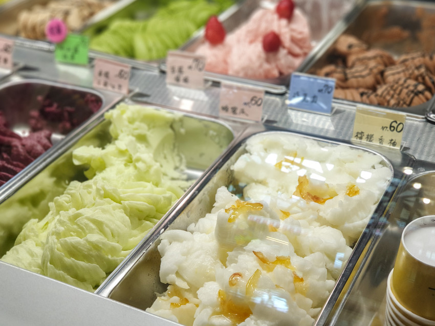 高雄美食||榛果怪-真搞怪!如咖啡廳般舒適，每日還會推出不同口味的義式冰淇淋||楠梓區、高雄冰品