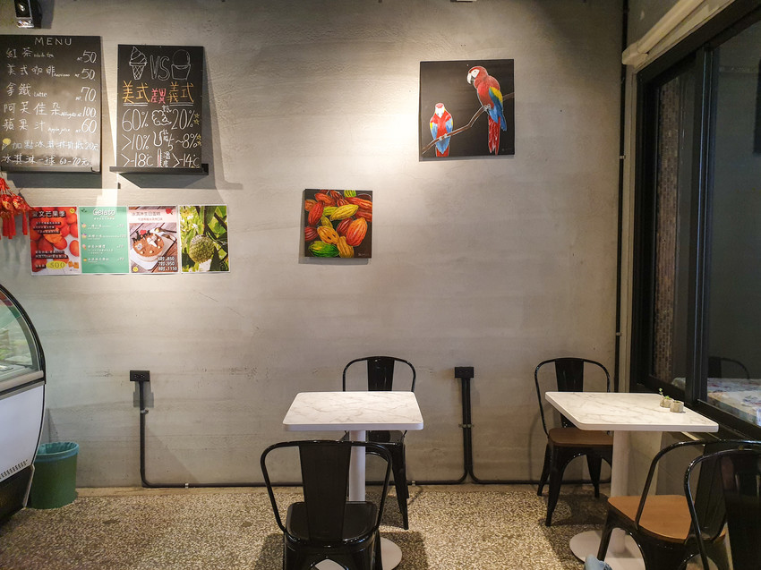 高雄美食||榛果怪-真搞怪!如咖啡廳般舒適，每日還會推出不同口味的義式冰淇淋||楠梓區、高雄冰品