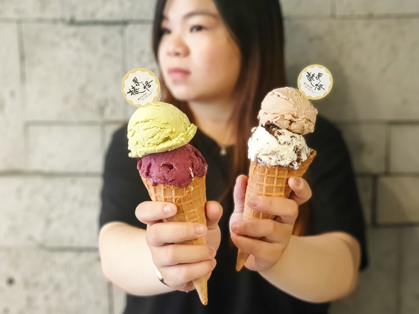 高雄美食||榛果怪-真搞怪!如咖啡廳般舒適，每日還會推出不同口味的義式冰淇淋||楠梓區、高雄冰品