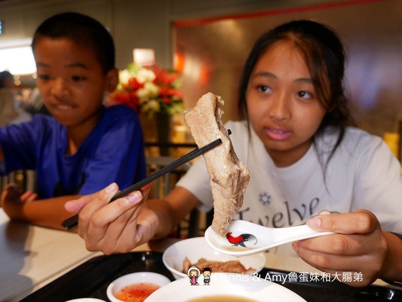 《新竹巨城新加坡美食》黃亞細肉骨茶新竹巨城店新開幕。不用飛新加坡也吃得到道地肉骨茶。內用免費加湯︱最新菜單用餐方式分享(影片)