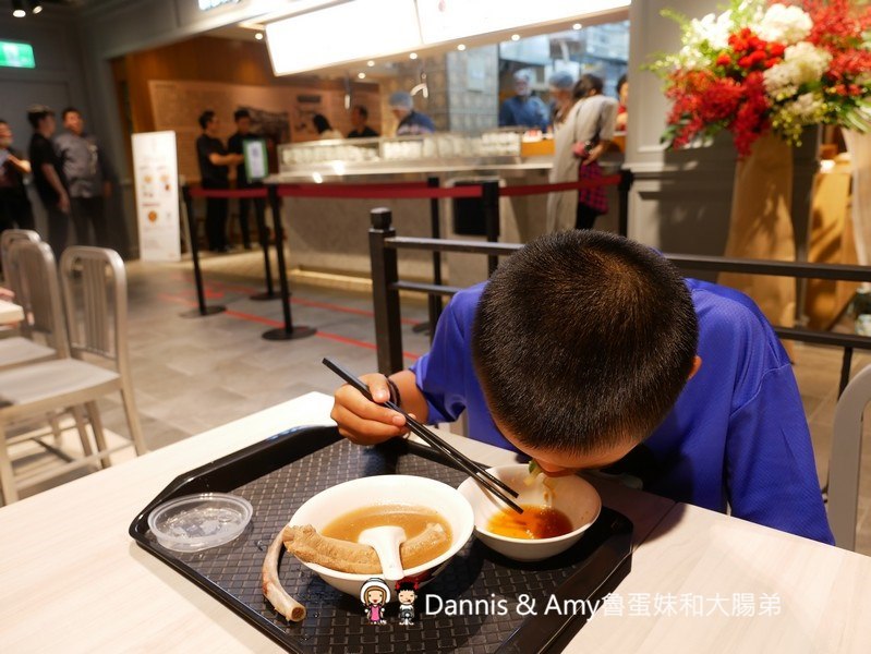 《新竹巨城新加坡美食》黃亞細肉骨茶新竹巨城店新開幕。不用飛新加坡也吃得到道地肉骨茶。內用免費加湯︱最新菜單用餐方式分享(影片)