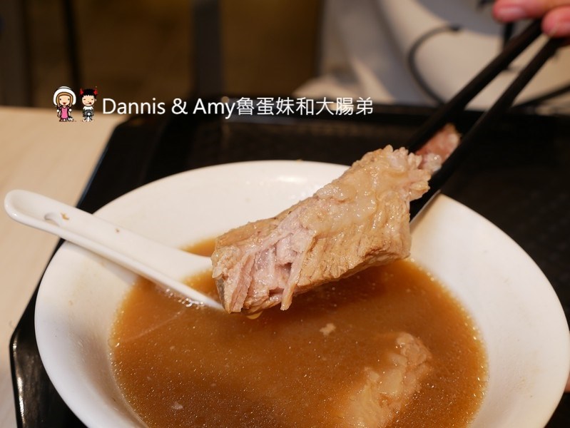 《新竹巨城新加坡美食》黃亞細肉骨茶新竹巨城店新開幕。不用飛新加坡也吃得到道地肉骨茶。內用免費加湯︱最新菜單用餐方式分享(影片)