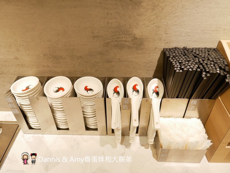 《新竹巨城新加坡美食》黃亞細肉骨茶新竹巨城店新開幕。不用飛新加坡也吃得到道地肉骨茶。內用免費加湯︱最新菜單用餐方式分享(影片)