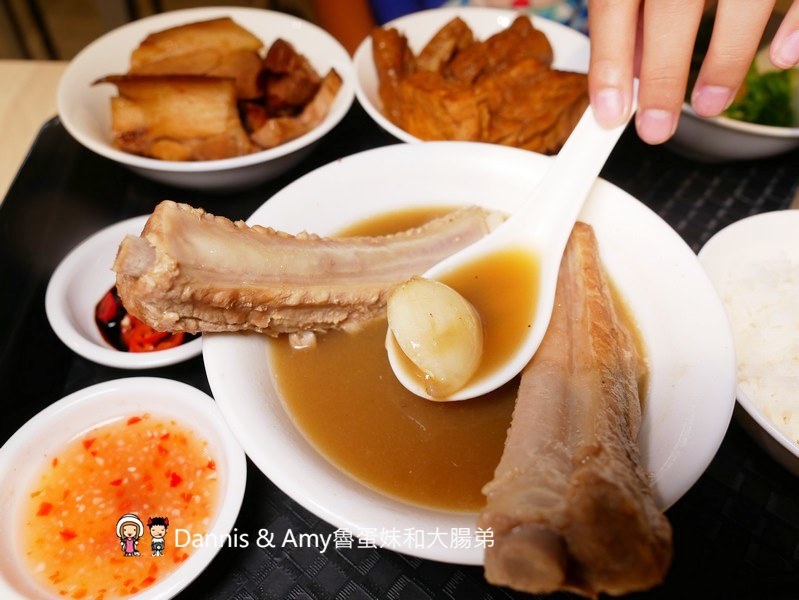 《新竹巨城新加坡美食》黃亞細肉骨茶新竹巨城店新開幕。不用飛新加坡也吃得到道地肉骨茶。內用免費加湯︱最新菜單用餐方式分享(影片)