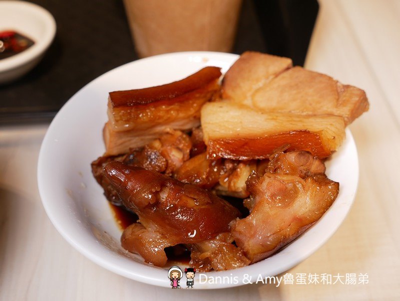 《新竹巨城新加坡美食》黃亞細肉骨茶新竹巨城店新開幕。不用飛新加坡也吃得到道地肉骨茶。內用免費加湯︱最新菜單用餐方式分享(影片)