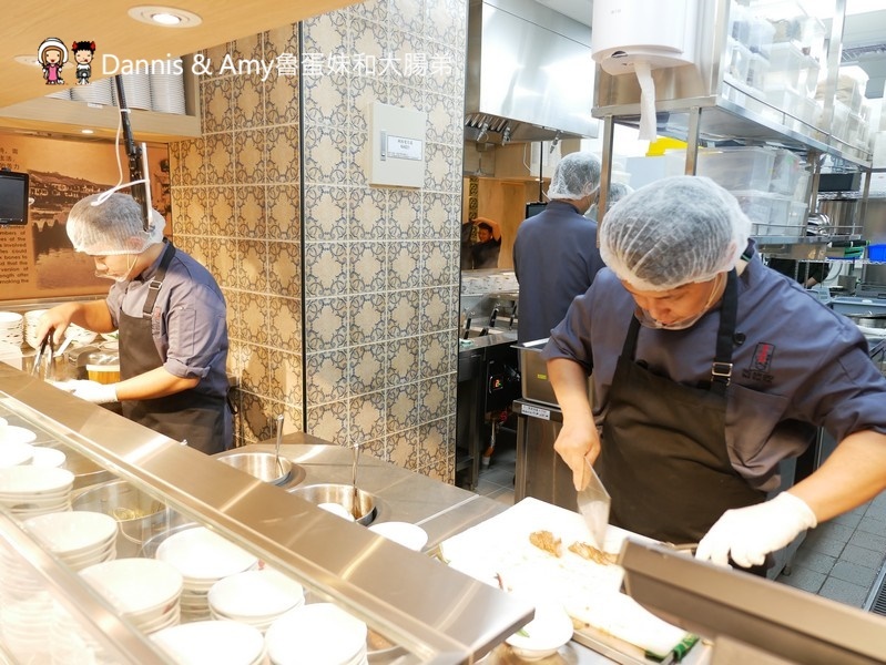 《新竹巨城新加坡美食》黃亞細肉骨茶新竹巨城店新開幕。不用飛新加坡也吃得到道地肉骨茶。內用免費加湯︱最新菜單用餐方式分享(影片)